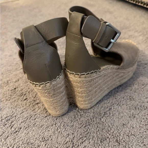 Stylish Tan Platform Wedge Sandals - Picture 3 of 5